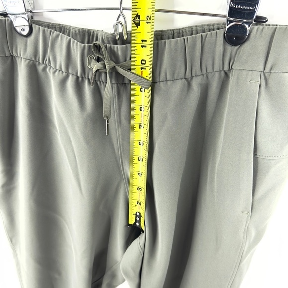 NEW Lululemon Womens On The Fly Crop Pants Size 12 Grey Sage Pockets Casual - Picture 13 of 15